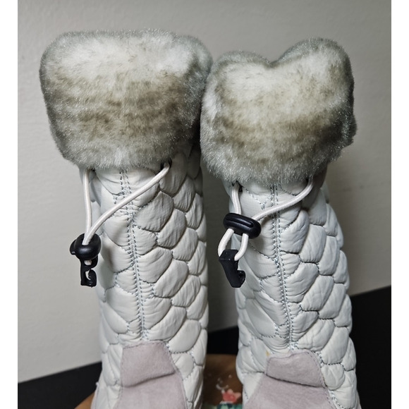 LL Bean Snow Boots EUC Quilted Nylon Suede Faux Fur Trim Pull-On Women's 8.5 EUC - Picture 6 of 16